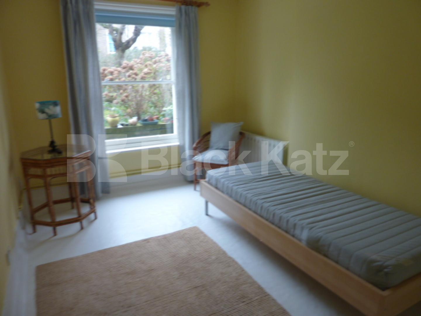 			FANTASTIC LARGE PROPERTY!, 2 Bedroom, 1 bath, 1 reception Ground Floor Flat			 Belsize Square, BELSIZE PARK